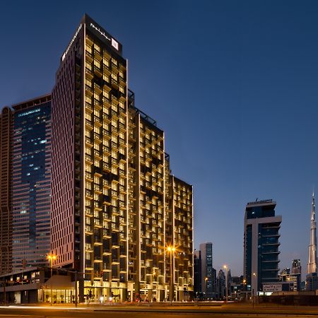 الشقق الفندقية دبيفي  ميلينيوم أتريا بيزنس باي المظهر الخارجي الصورة The hotel at night