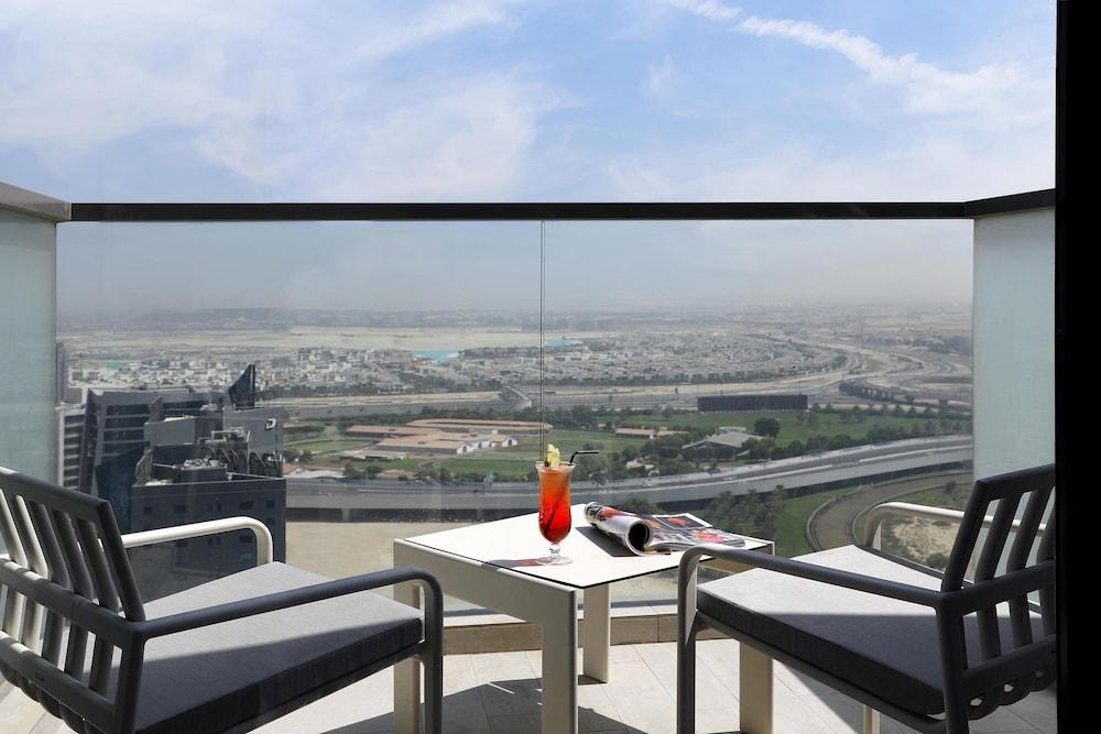 الشقق الفندقية دبيفي  ميلينيوم أتريا بيزنس باي المظهر الخارجي الصورة View from the balcony of a suite
