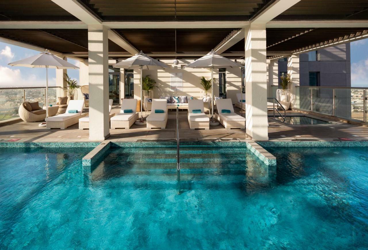 الشقق الفندقية دبيفي  ميلينيوم أتريا بيزنس باي المظهر الخارجي الصورة The rooftop pool at the W London